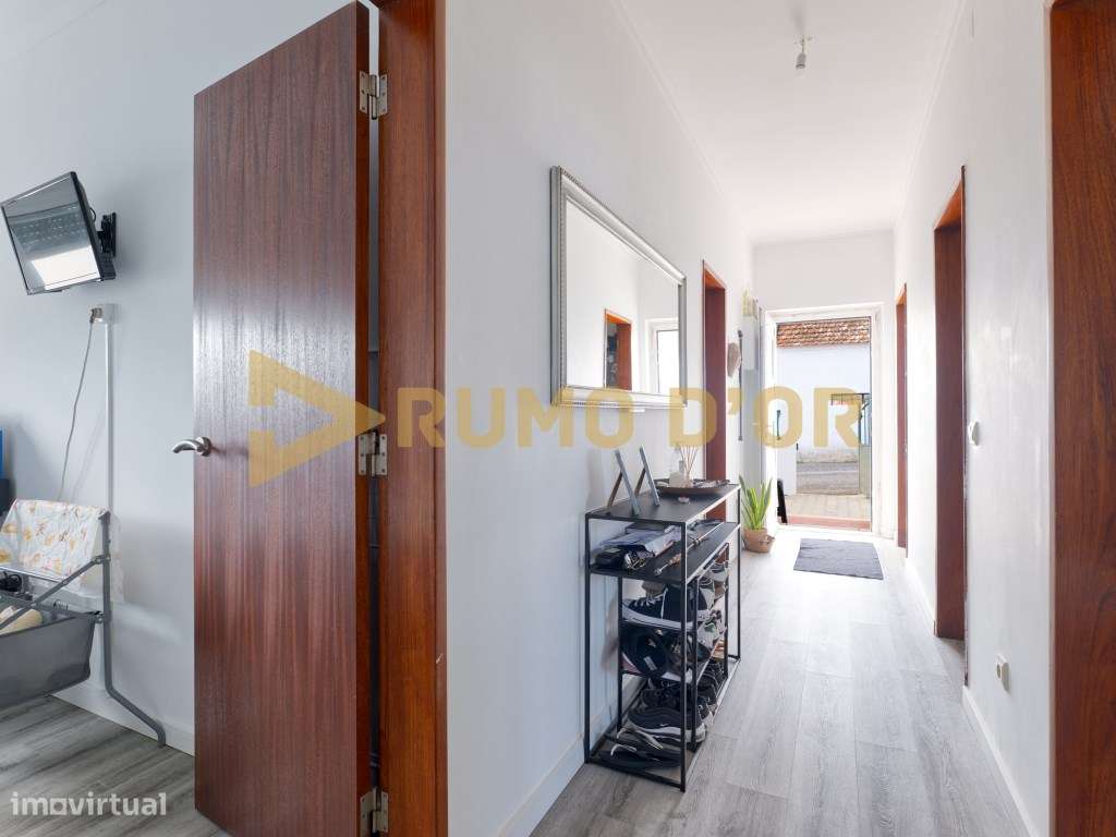Moradia T2 Térrea em Carambancha, Carregado com 155 m² de Logradouro-16