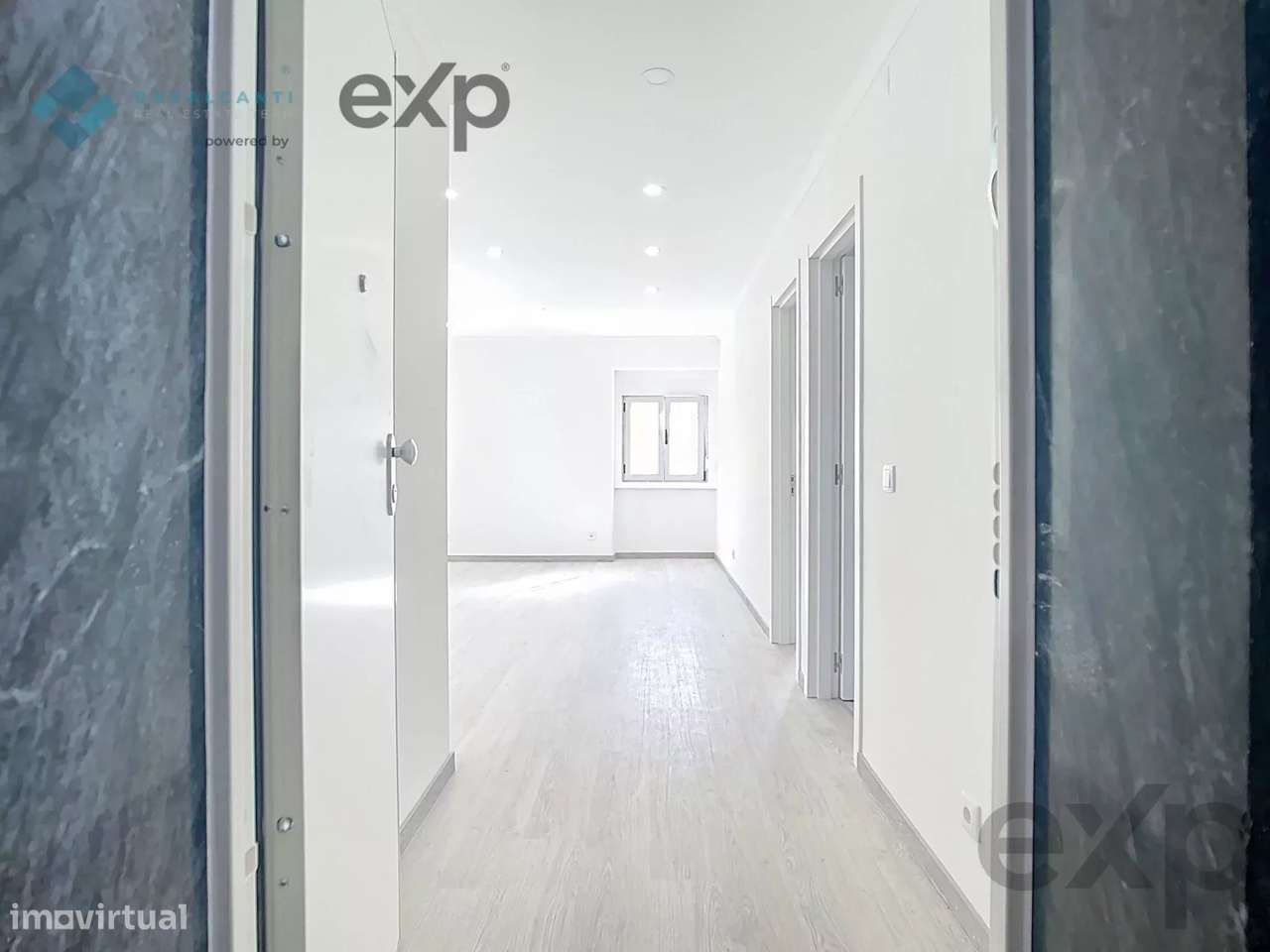 Apartamento T2 totalmente remodelado à venda na Amadora - Grande imagem: 4/24