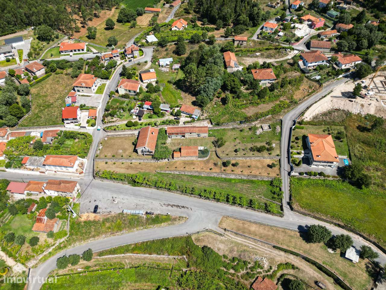 Terreno em Cossourado, Barcelos - 1301m² com Vista para o Rio - Grande imagem: 2/12