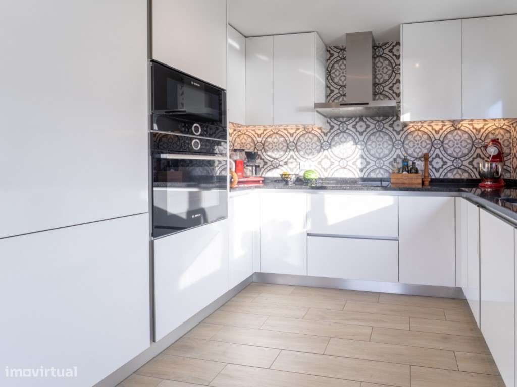 Apartamento T4 com Vista Mar, Terraço e Garagem na Nazaré-5