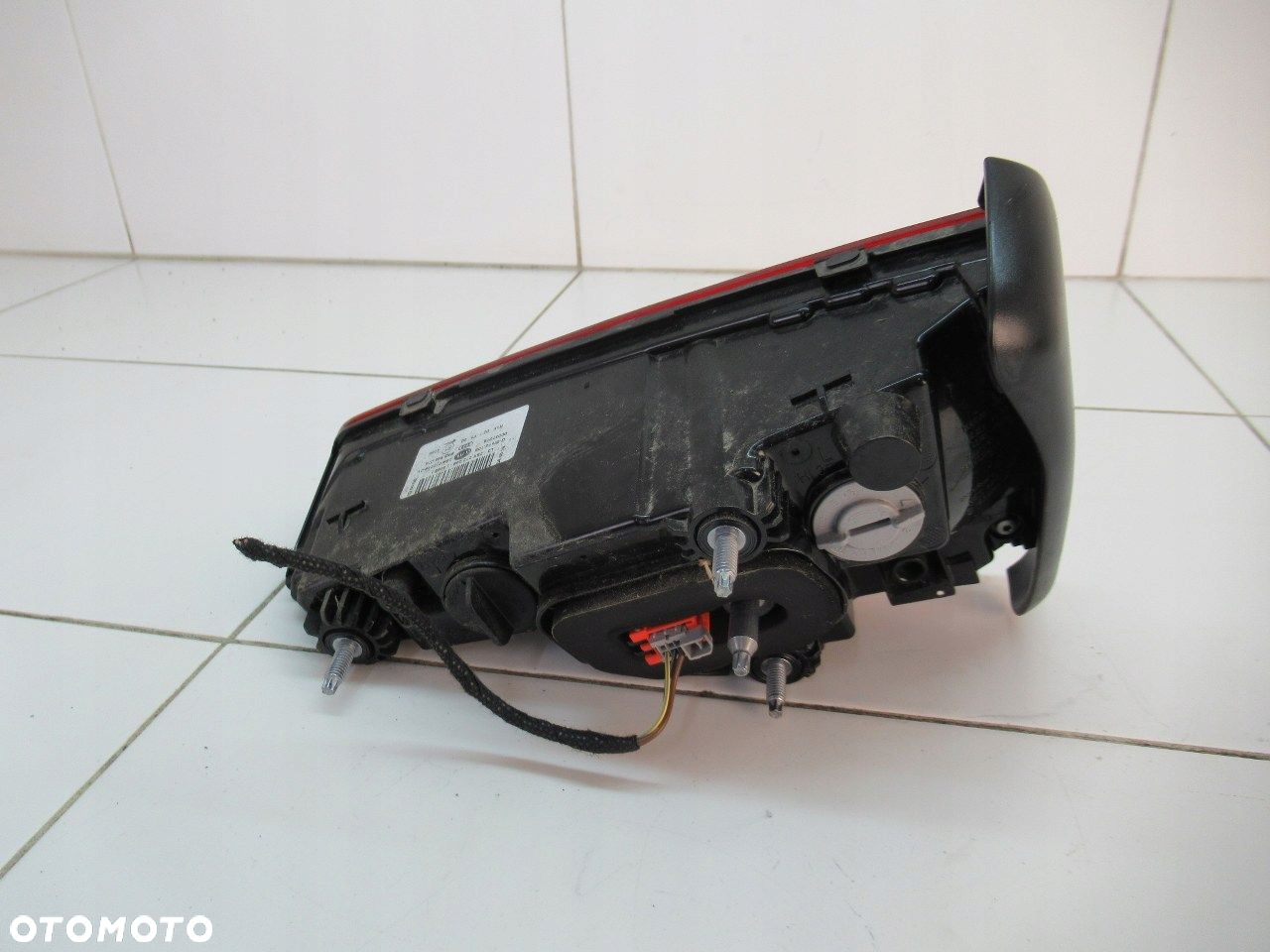 LAMPA TYŁ LEWA W KLAPĘ CAŁA AUDI A4 B9 8W0 19r - 4