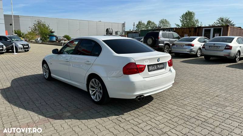 BMW Seria 3 330d xDrive - 3