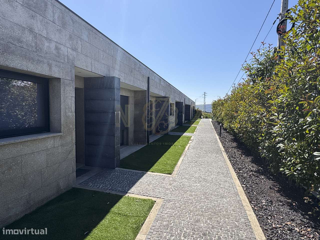 Moradia em Banda T2 - Enorme Jardim privado-16