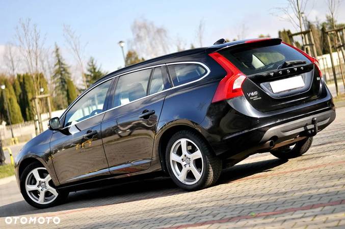 Volvo V60 D2 Momentum - 12