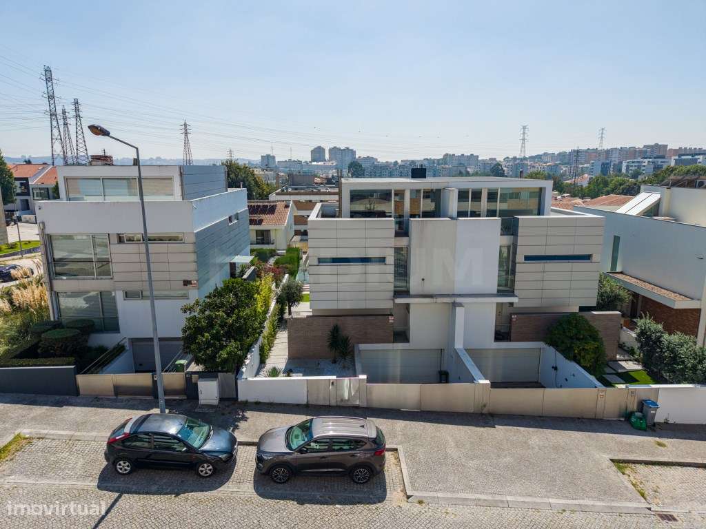 Moradia T4 piscina junto ao Parque dos Maninhos-28