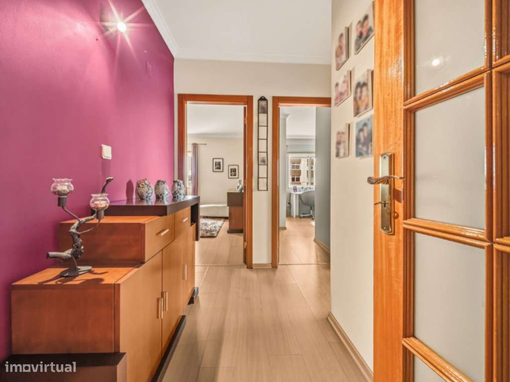 Apartamento T3 com Varanda e Garagem Box, na Quinta da Piedade-20