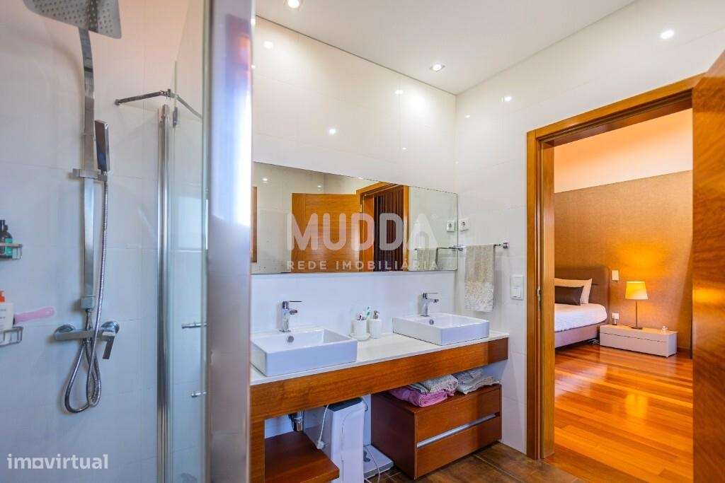 Excelente moradia geminada T4 em Santa Maria da Feira-25