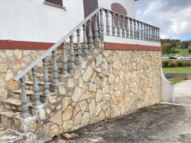 Moradia T3 com Armazém e Terreno de 9 640m2 em Olho Marinho, Óbidos-9