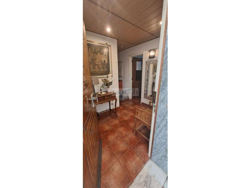 T3 com garagem e arrecadação na Estrada Portela em Carnaxide-9