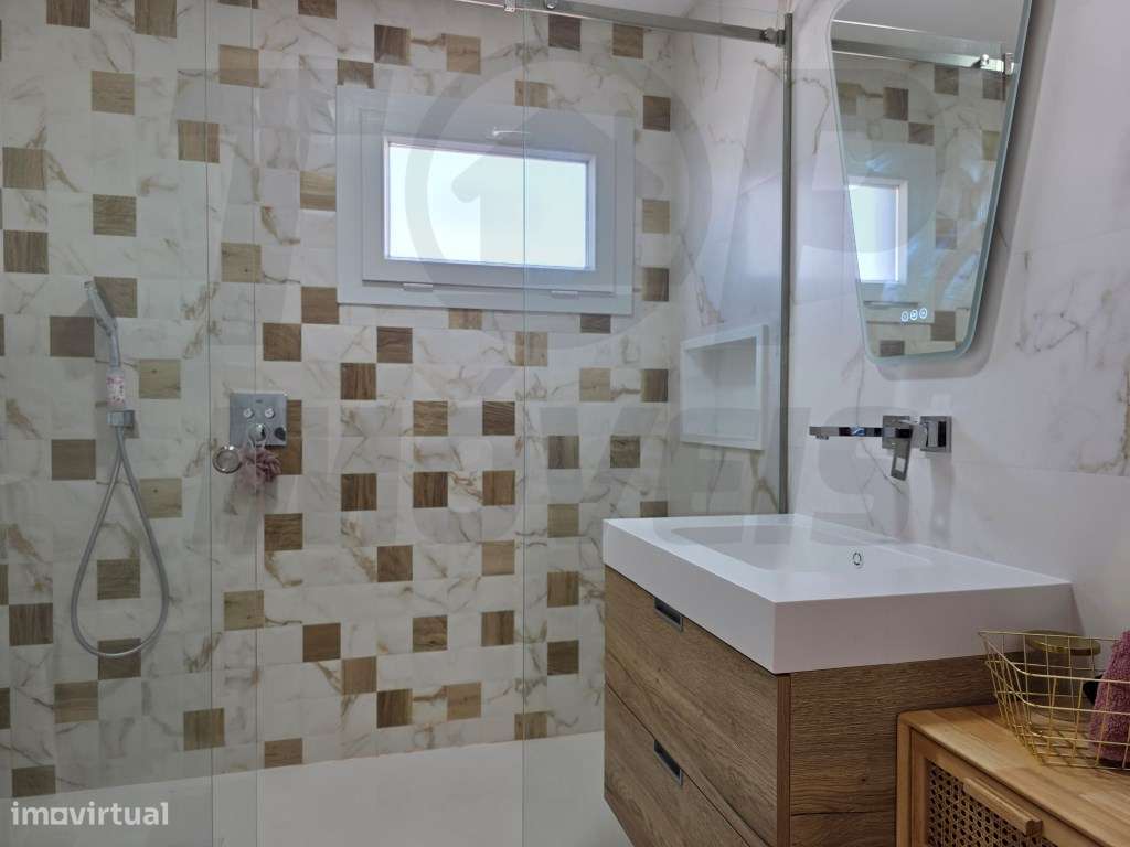 Moradia de Luxo V6 com Piscina, Terraço e Acabamentos de Alta Quali...-25