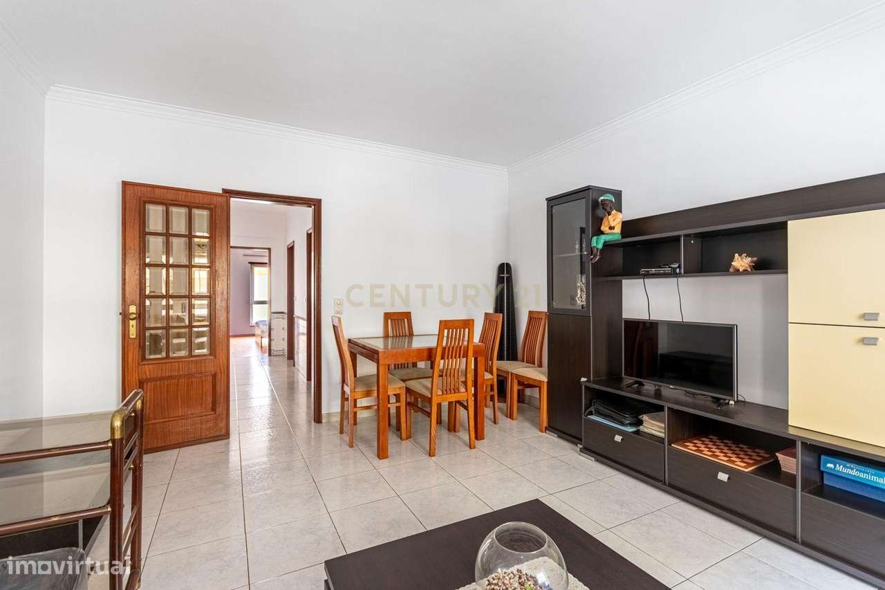 T1 COM EXCELENTE POTENCIAL PARA TRANSFORMAR EM T2  MEM-MARTINS - Grande imagem: 2/18