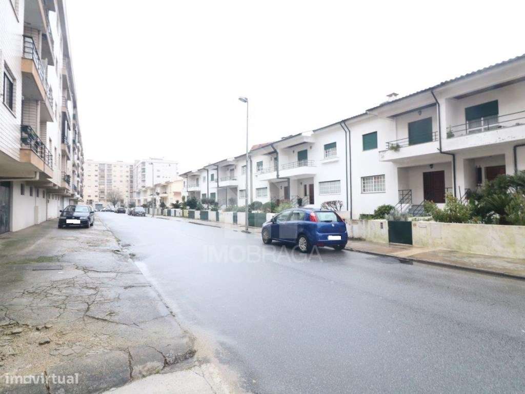 Venda de Apartamento T3 em Lomar-33