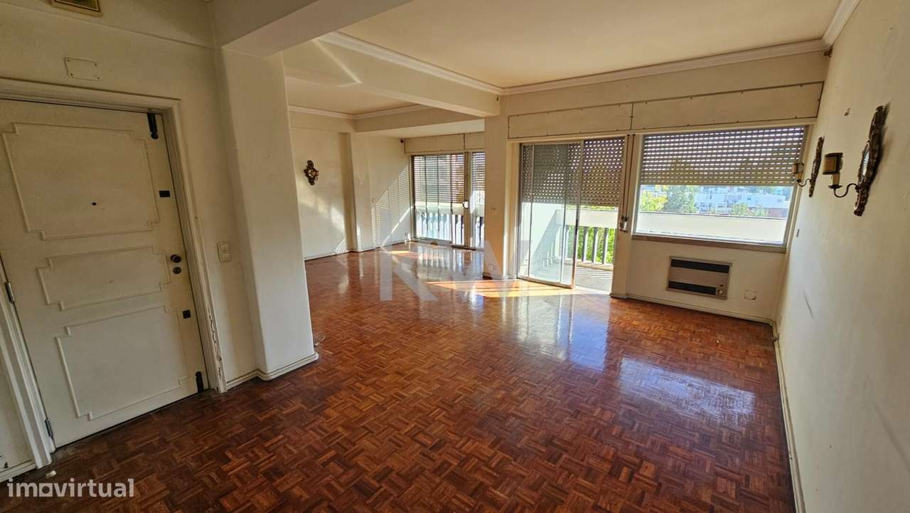 Apartamento T6 Av. Estados Unidos da América - Grande imagem: 1/25