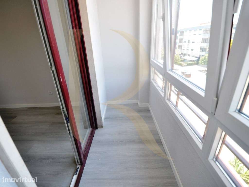 Apartamento T4 remodelado com varanda na Cruz de Pau-22