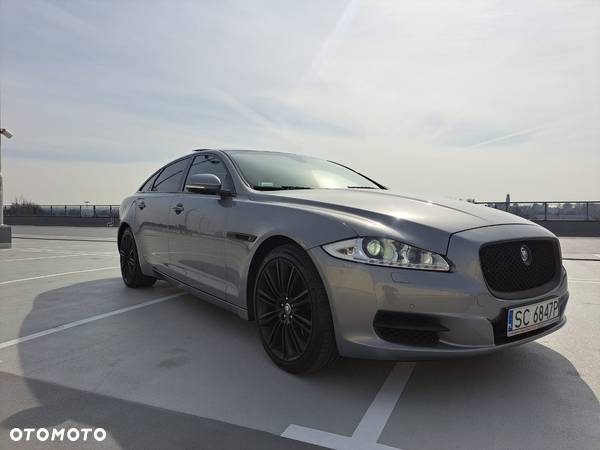 Jaguar XJ 3.0 D V6 Premium Luxury - 4