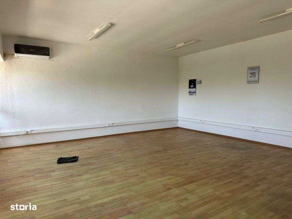 Hala industriala cu curte betonata si acces usor la ocolitoare - Imagine principală: 3/5