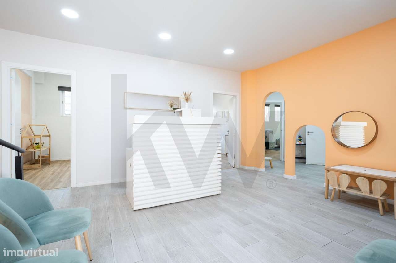 Espaço comercial na Cova Piedade com 166 m2 e Forte Potencial de Rendi-0