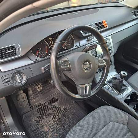 Volkswagen Passat 2.0 TDI - 12