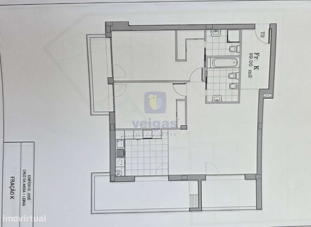 Apartamento semi-novo, T2, 2 WC, box p/ 2 carros e arrumos, em Leiria-33