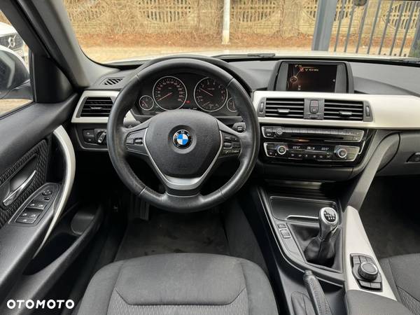 BMW Seria 3 318i - 5