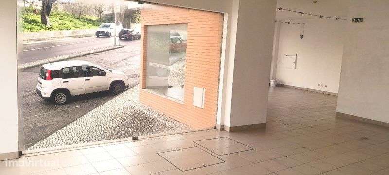 Loja junto ao Continente de Caneças - Grande imagem: 4/4