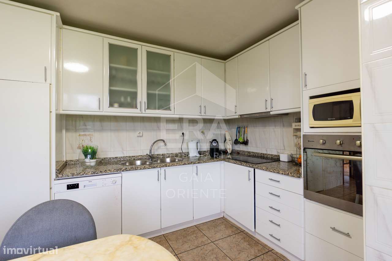 Apartamento T3 com Excelentes Áreas em Oliveira do Douro-20