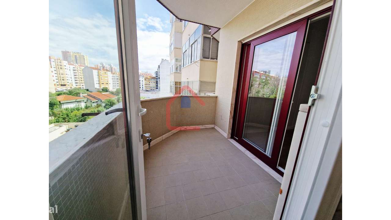 Apartamento T3 em Benfica-29