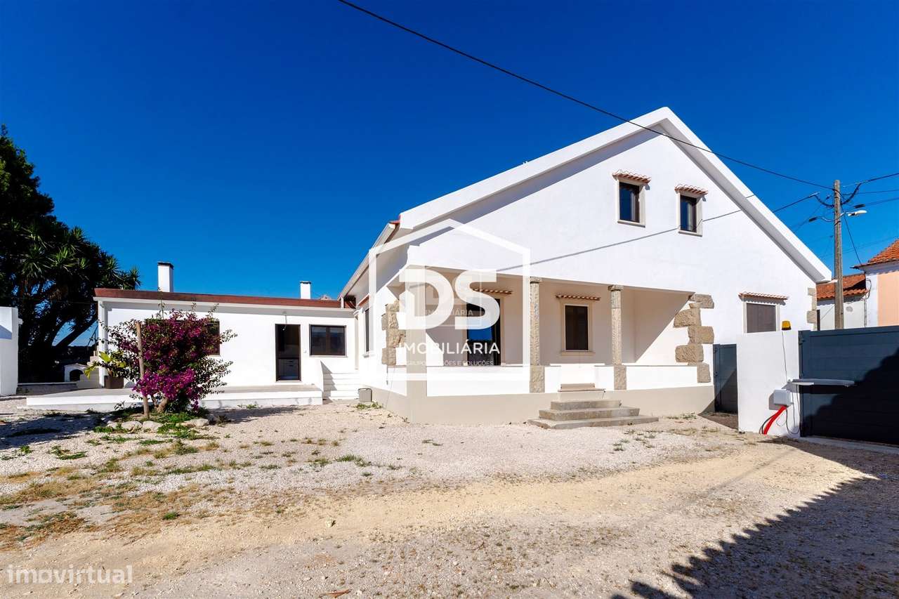 Moradia T4 + T1 com amplo terreno e espaços de lazer em Juncal, Porto-42