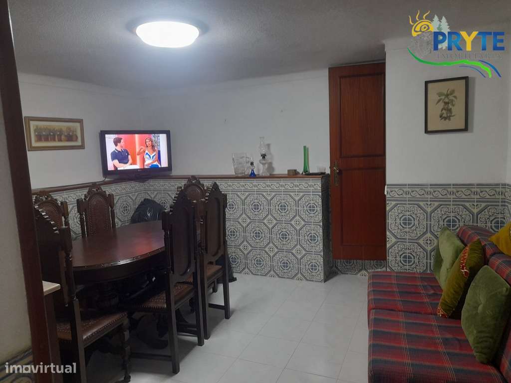 Moradia transformada em dois T2 - Grande imagem: 5/38