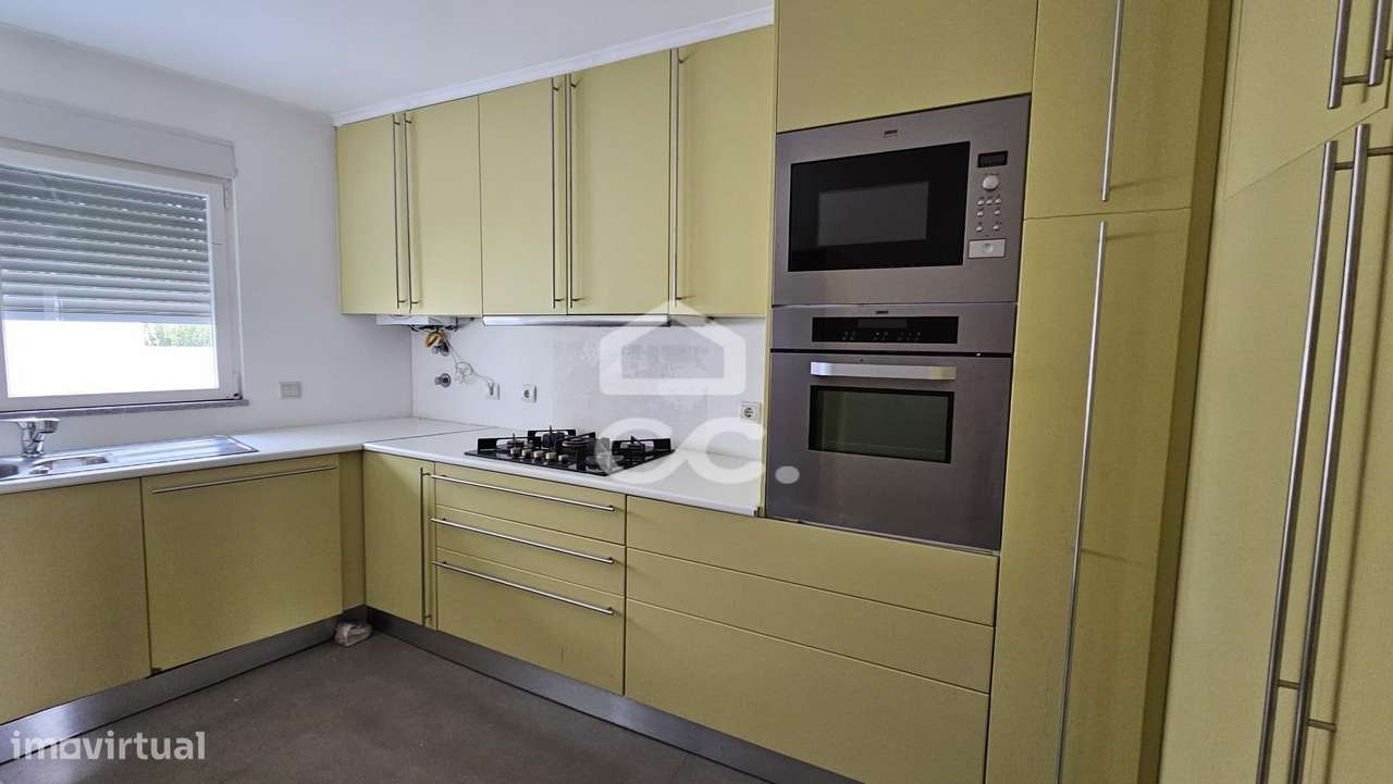 Andar de moradia V3 com terraço, localizada perto da biblioteca-6