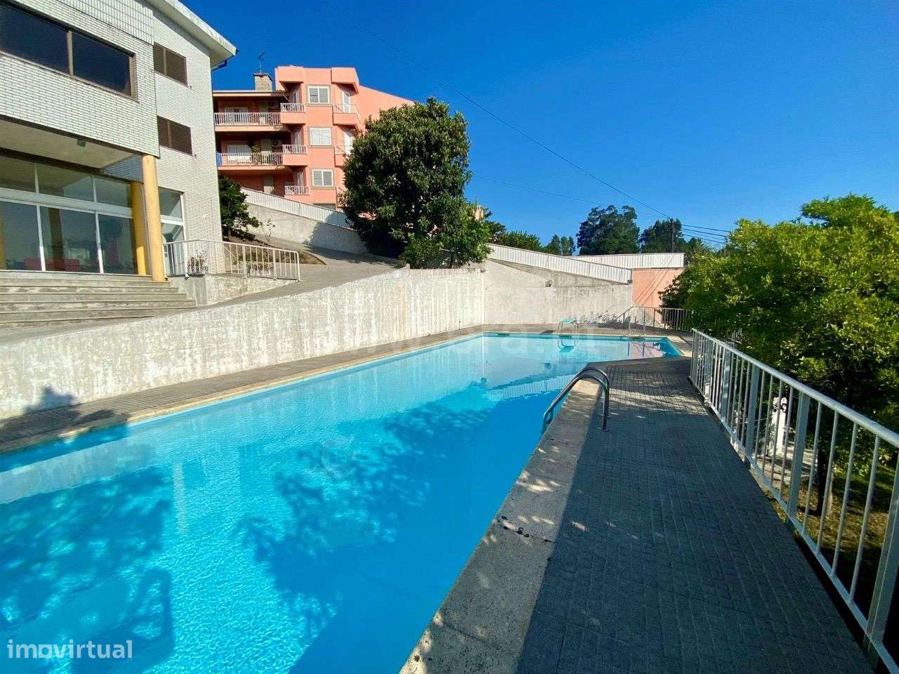 Moradia V5 próxima ao centro da cidade de Paredes - Grande imagem: 5/30