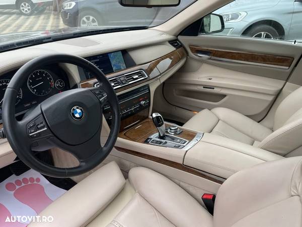 BMW Seria 7 750i - 7