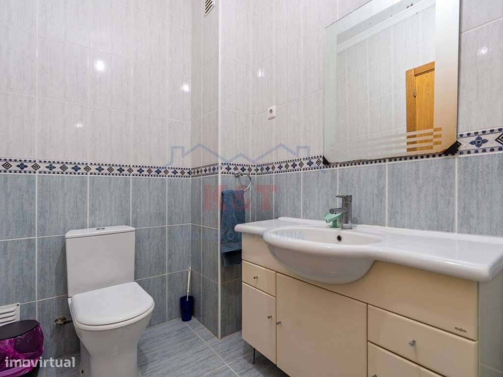 Apartamento T3 boas varandas com 2 lugares de garagem, bastante cen...-18