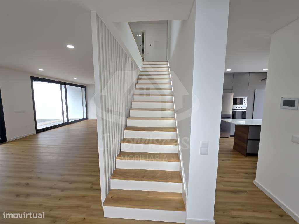 Moradia T5 na Portela da Azóia, Santa Iria de Azóia - Grande imagem: 5/48