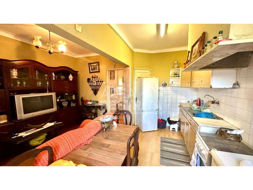 Apartamento T1 com Logradouro e Arrecadação/Garagem no Afonsoeiro -...-12