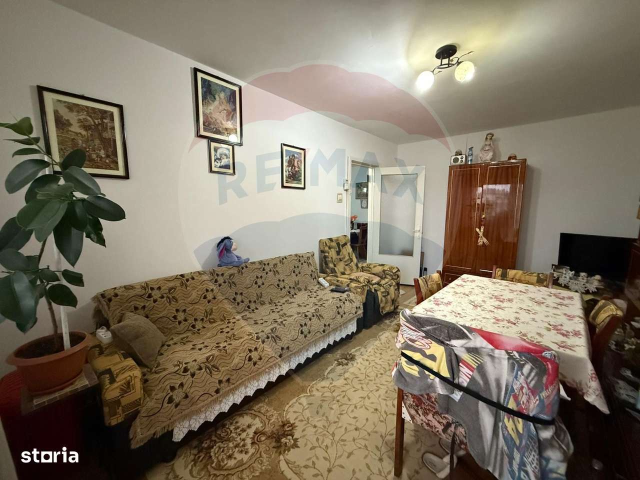 Apartament cu 3 camere de vânzare în zona Valea Aurie-0
