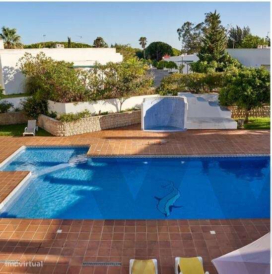 Moradia Geminada com Licença AL e Piscina em Condomínio Exclusivo – Qu-9