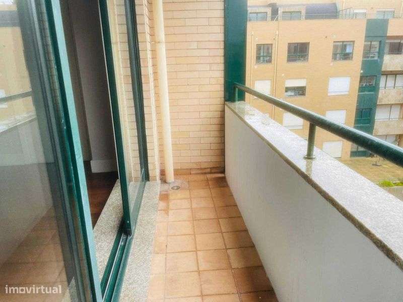 T2 suíte, lugar de garagem e arrumos- Edifício  - Pinheiro Manso - Grande imagem: 2/12