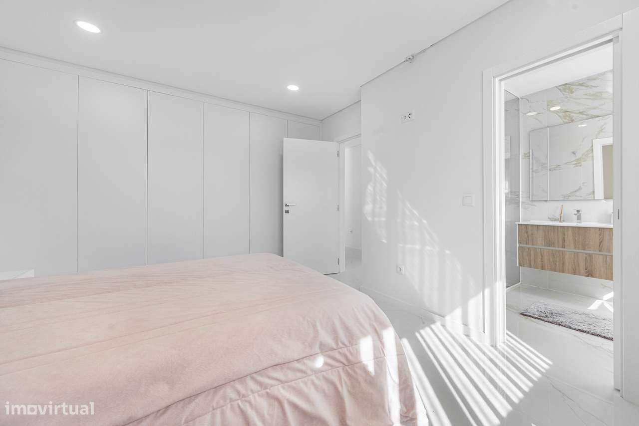 Moradia T4 semi-nova c/ 4 suites-31