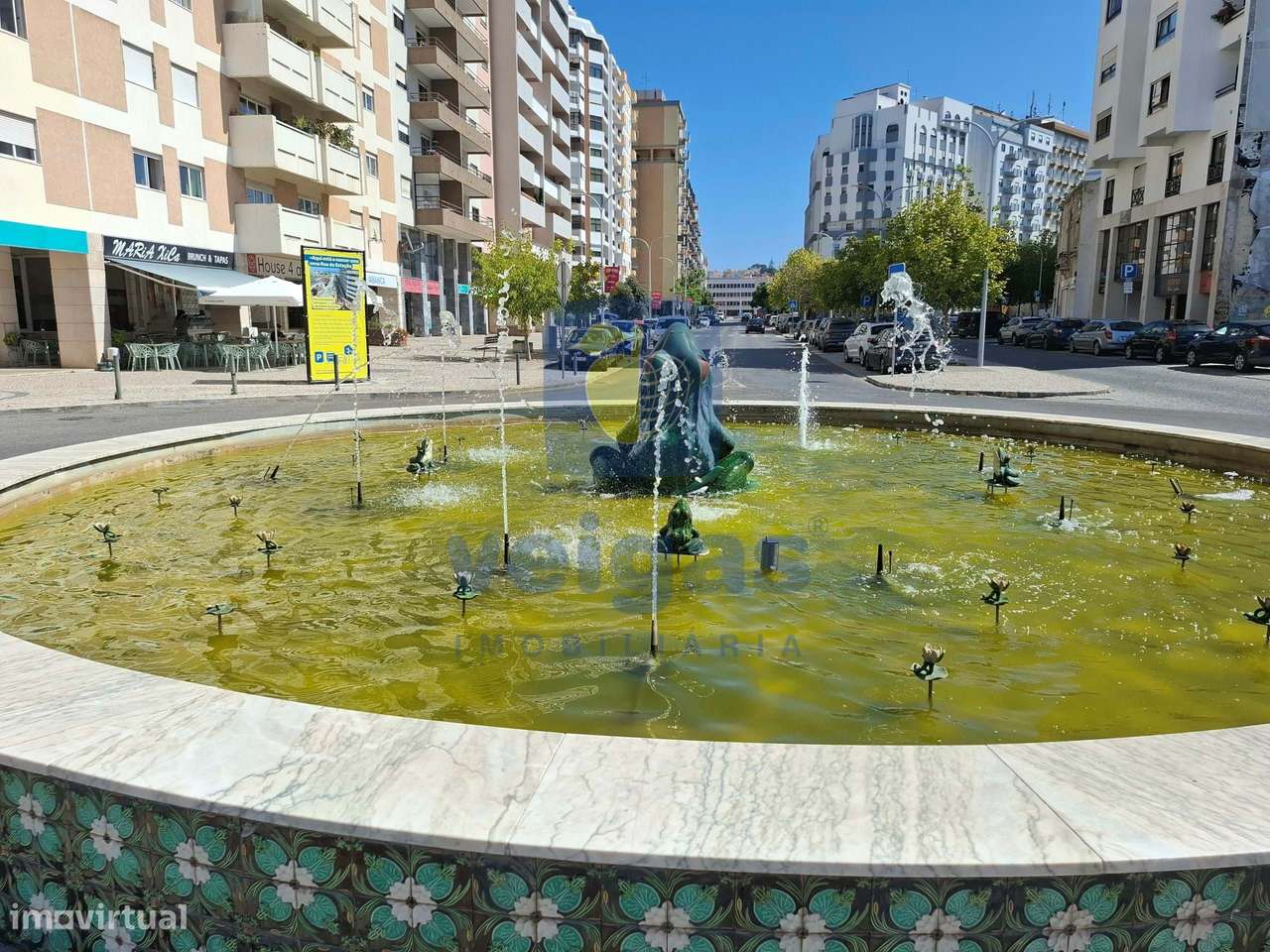 Apartamento T3 remodelado com terraço panorâmico, garagem e elevador,-36