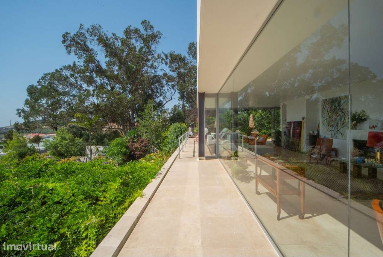 Moradia Contemporânea com Vista Mar e Piscina, Próxima da Beloura e Es-14