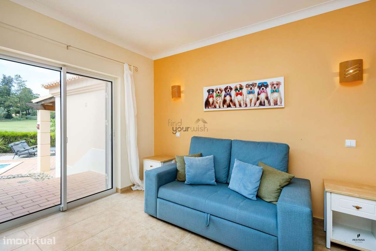 Moradia T4 com piscina, único piso,  com acesso direto ao exclusivo Ca-9