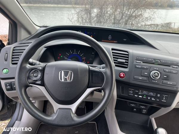 Honda Civic 1.8 i-VTEC Comfort - 8