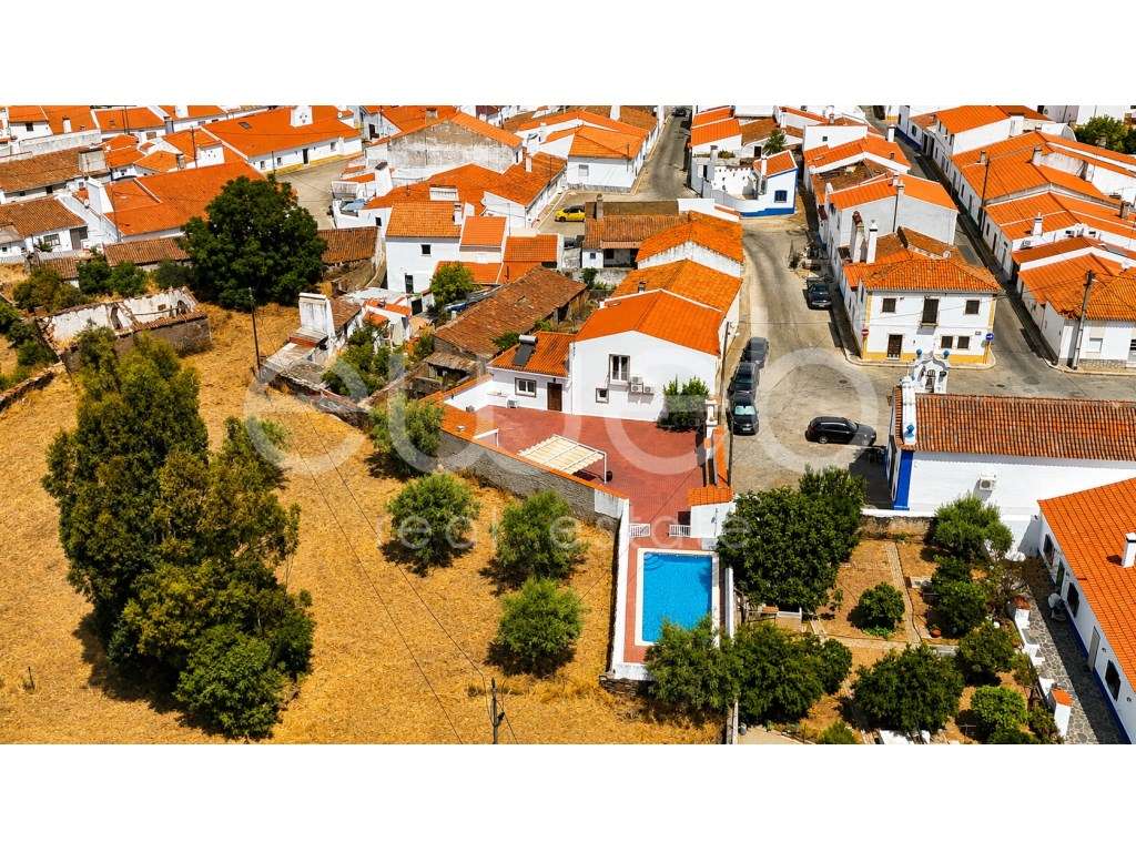 Moradia T4 de Arquitetura Alentejana com Piscina, Motrinos, Regueng...-11