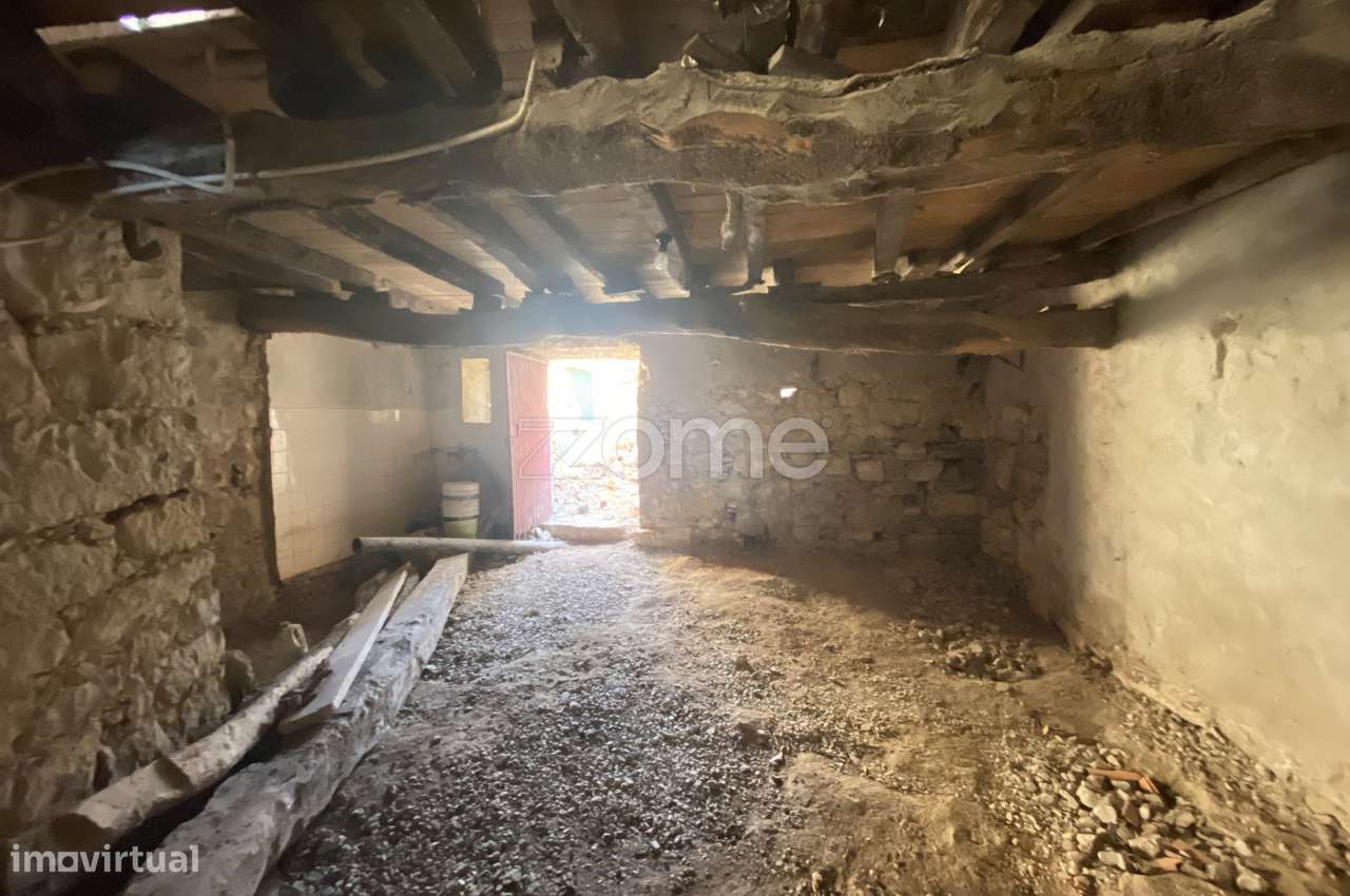 Moradia T2 para reabilitação na zona centro - Grande imagem: 3/9