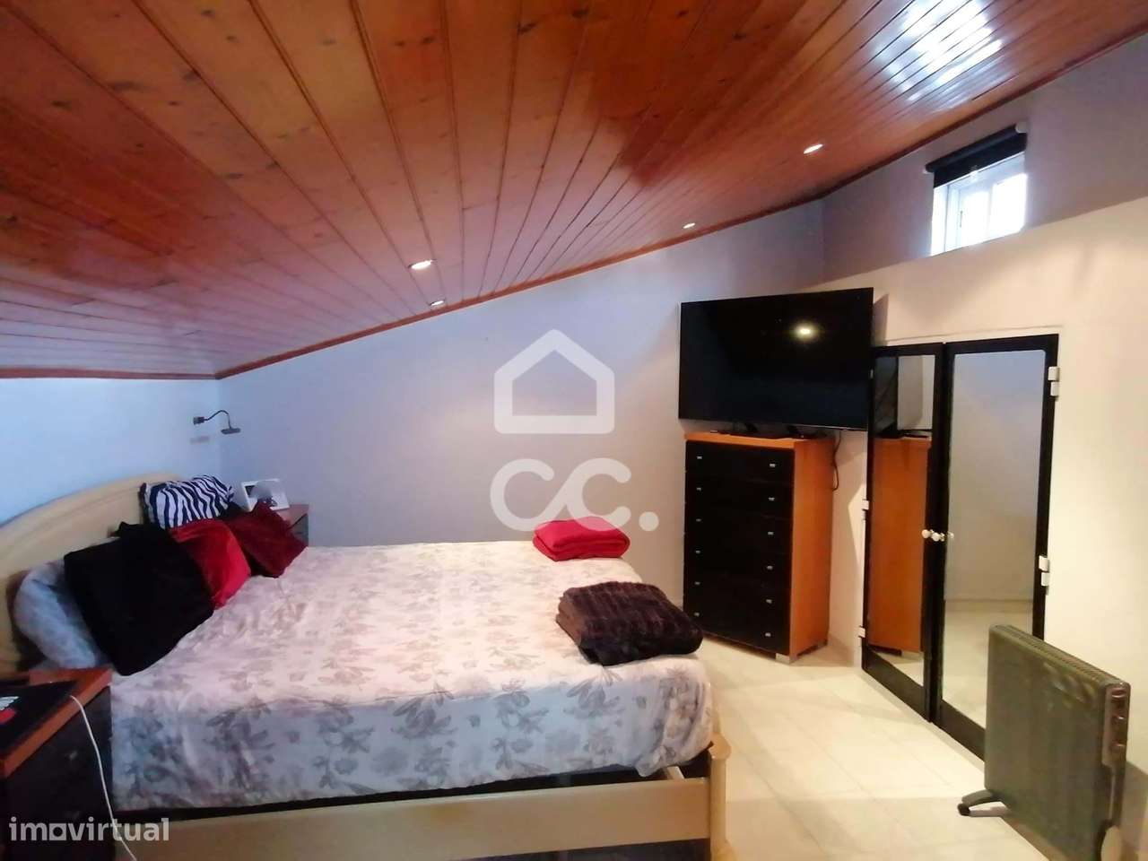 Prédio com Espaço Comercial e Habitação T3+1-28