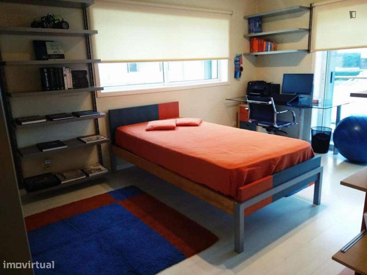 Quarto - localizado em Vila nova de gaia - Grande imagem: 5/7