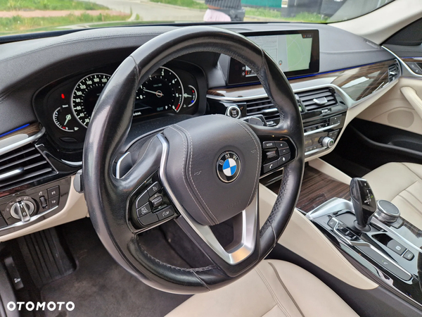BMW Seria 5 520d xDrive Luxury Line sport - 25