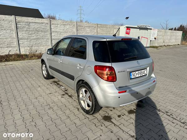 Suzuki SX4 1.6 GS / Premium - 4