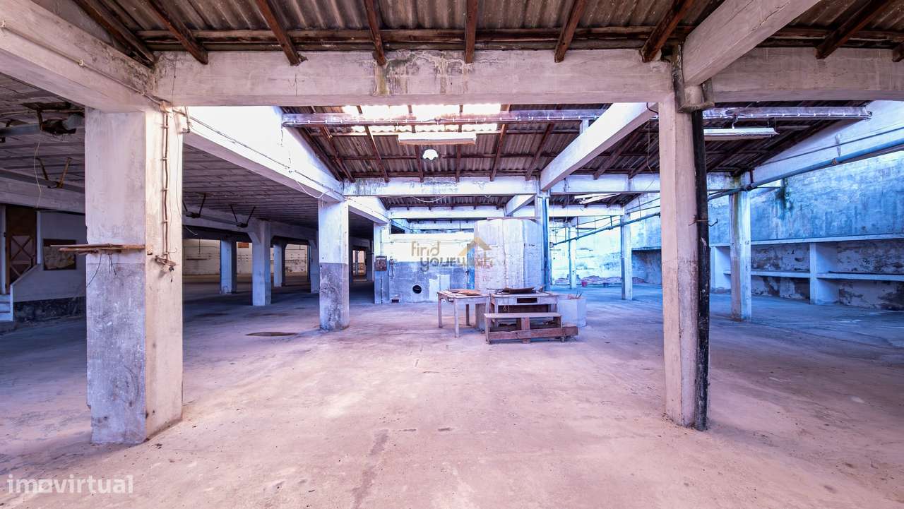 Armazém de cerâmica localizada no centro de Vestiaria.-28